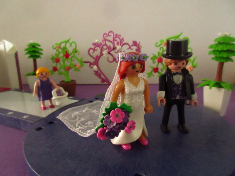 It's spring time for the Playmobil people in our house...