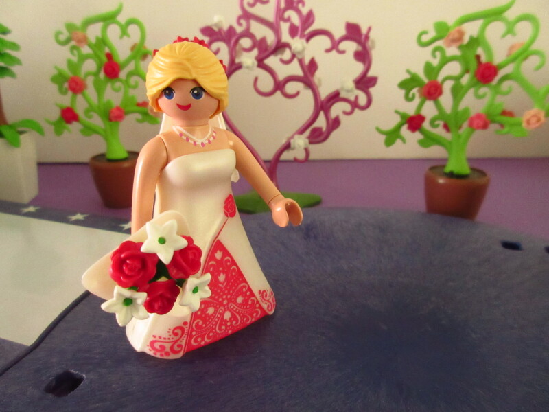 It's spring time for the Playmobil people in our house...