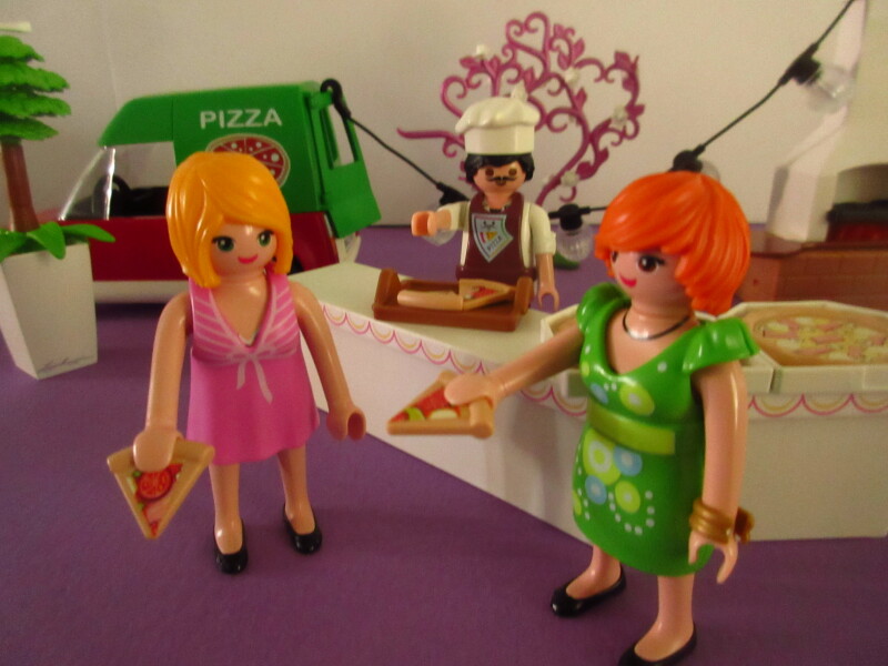 It's spring time for the Playmobil people in our house...