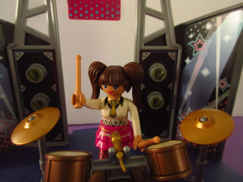 It's spring time for the Playmobil people in our house...