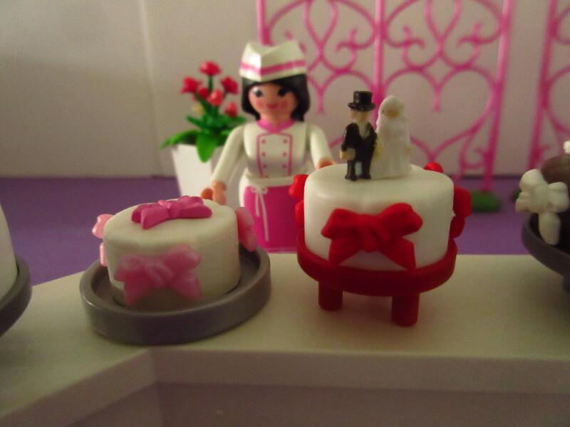 It's spring time for the Playmobil people in our house...