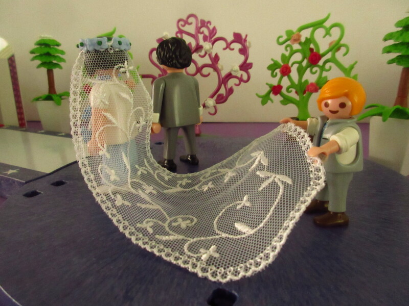 It's spring time for the Playmobil people in our house...