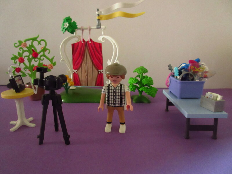 It's spring time for the Playmobil people in our house...
