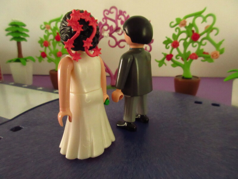 It's spring time for the Playmobil people in our house...