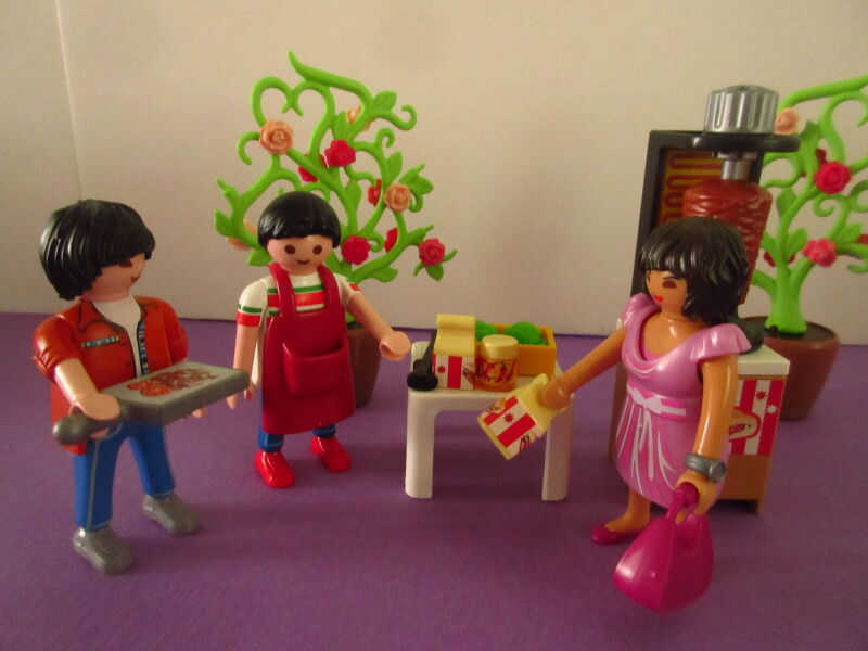 It's spring time for the Playmobil people in our house...
