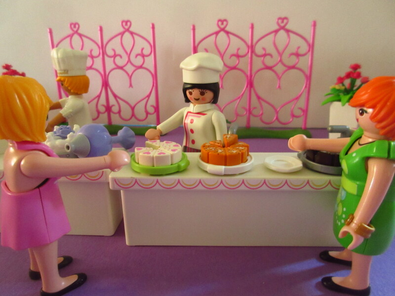 It's spring time for the Playmobil people in our house...