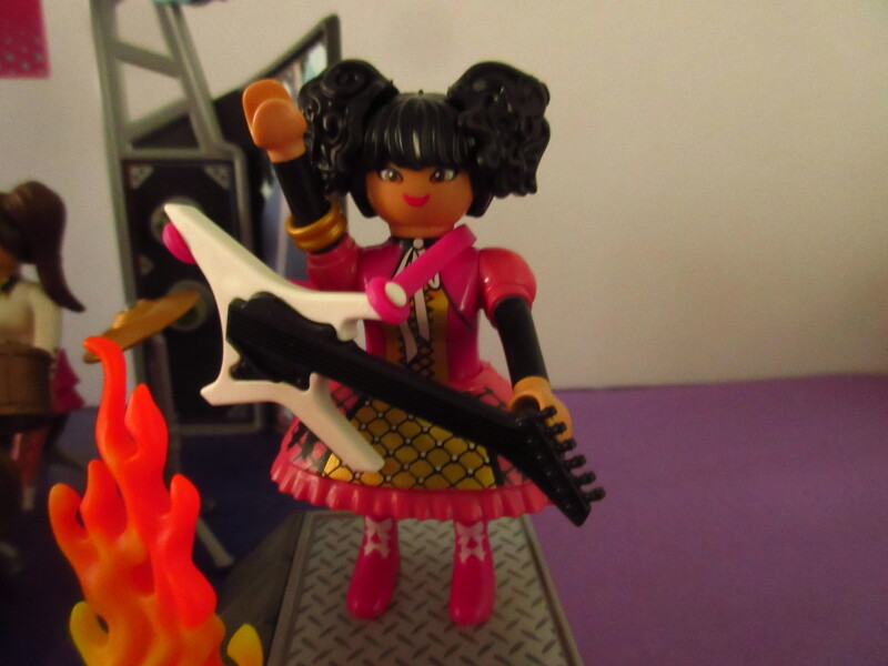 It's spring time for the Playmobil people in our house...