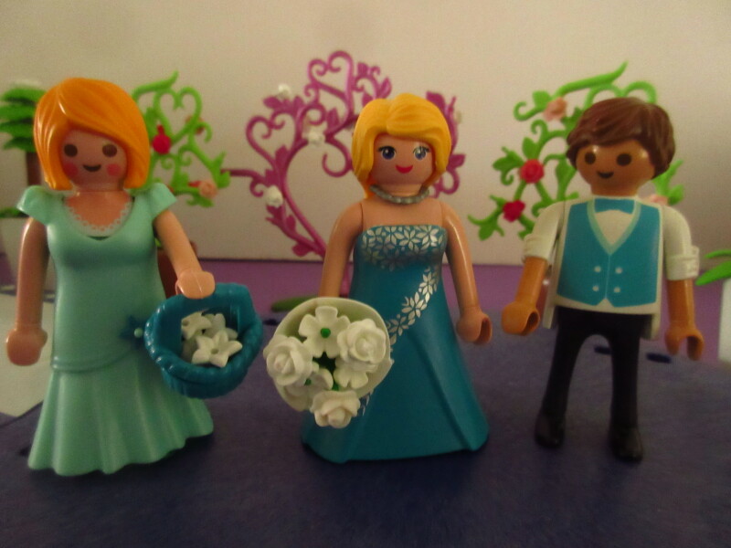 It's spring time for the Playmobil people in our house...