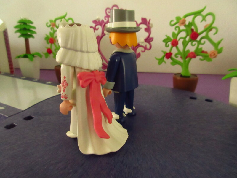 It's spring time for the Playmobil people in our house...