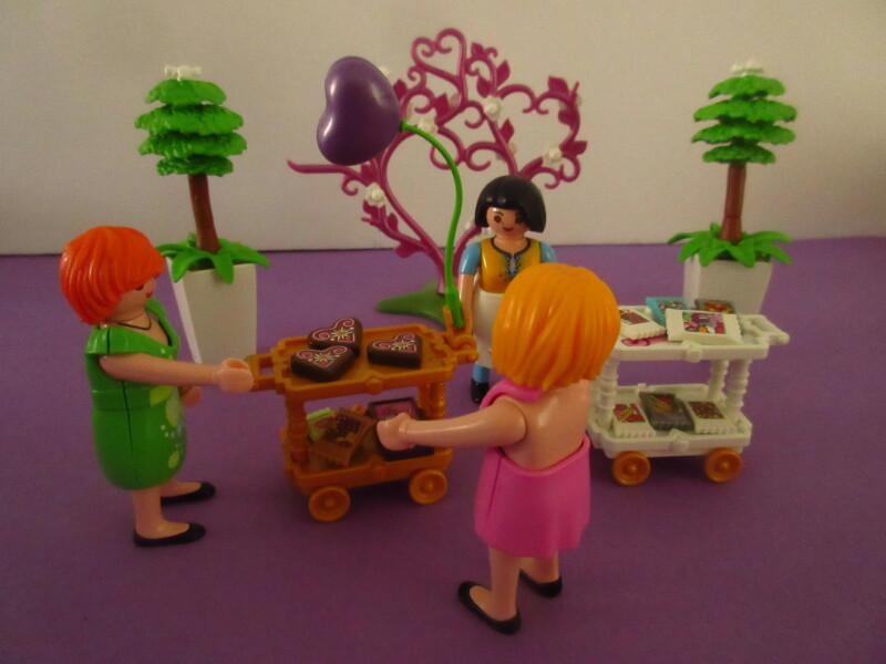 It's spring time for the Playmobil people in our house...