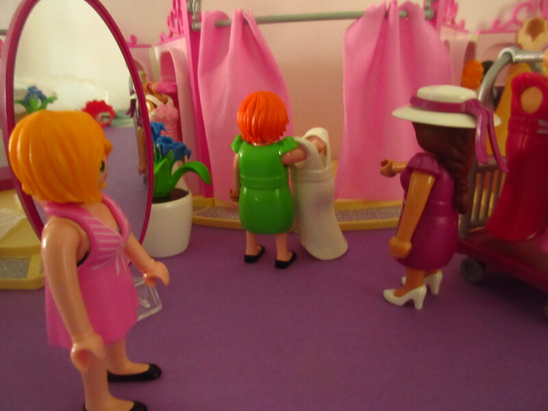 It's spring time for the Playmobil people in our house...
