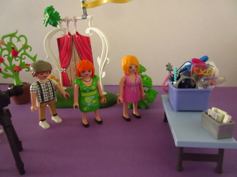 It's spring time for the Playmobil people in our house...