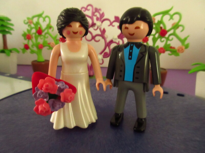 It's spring time for the Playmobil people in our house...