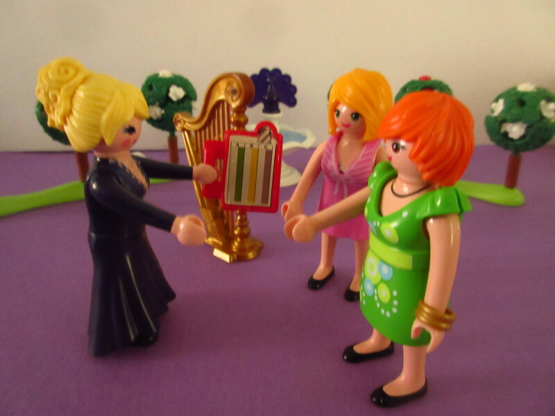 It's spring time for the Playmobil people in our house...