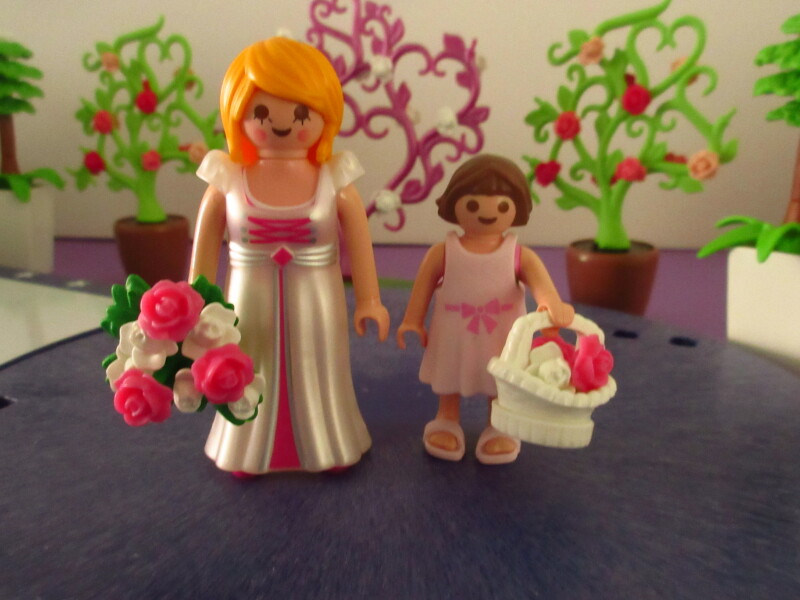 It's spring time for the Playmobil people in our house...
