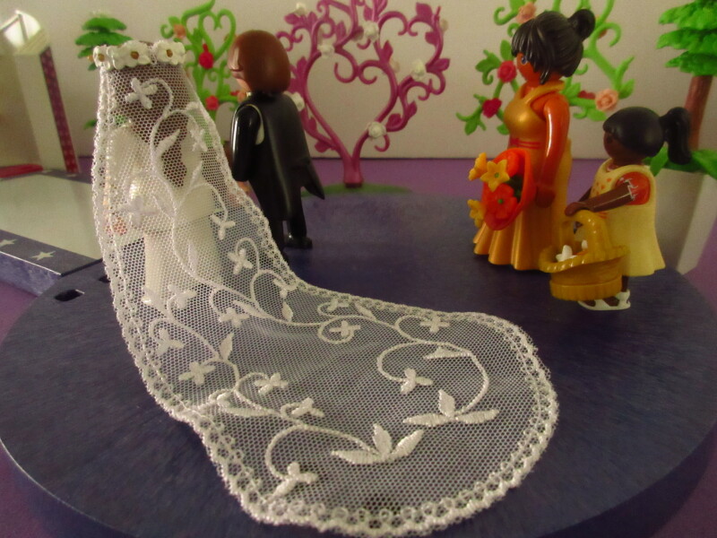 It's spring time for the Playmobil people in our house...