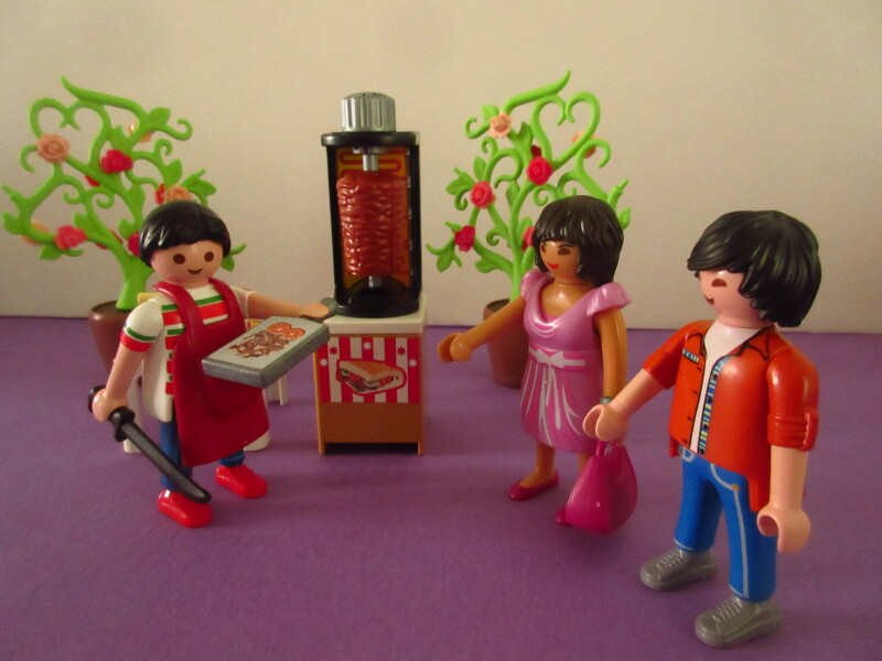 It's spring time for the Playmobil people in our house...
