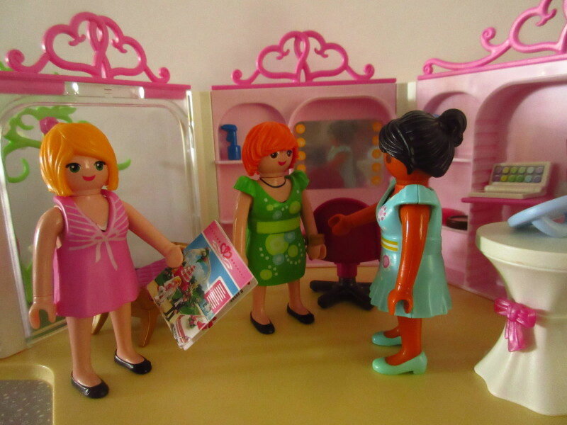 It's spring time for the Playmobil people in our house...