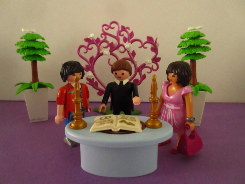 It's spring time for the Playmobil people in our house...