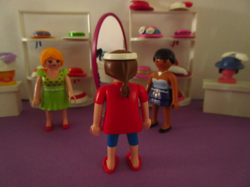It's spring time for the Playmobil people in our house...