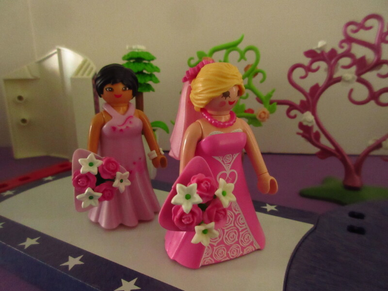 It's spring time for the Playmobil people in our house...