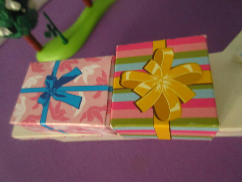 It's spring time for the Playmobil people in our house...