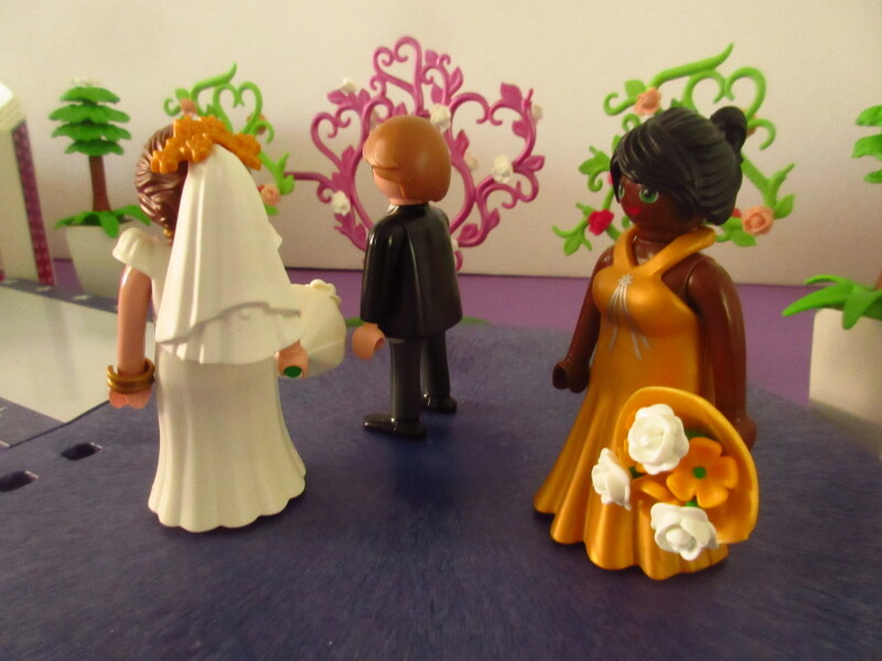 It's spring time for the Playmobil people in our house...