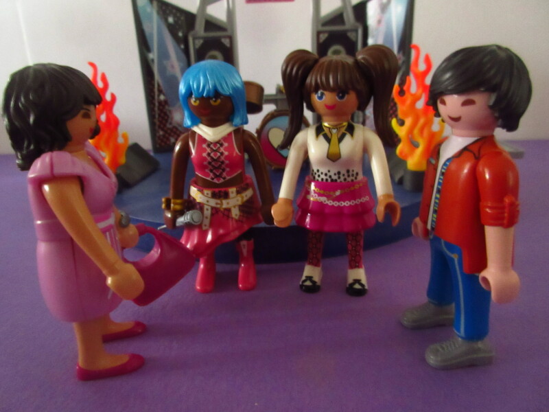 It's spring time for the Playmobil people in our house...