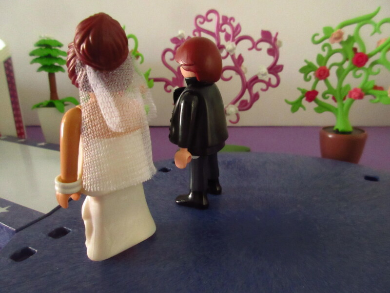It's spring time for the Playmobil people in our house...