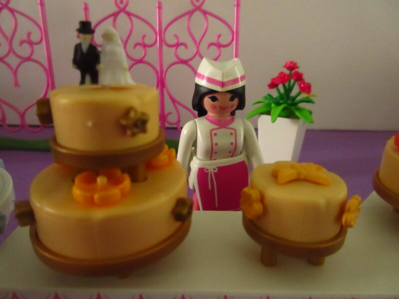 It's spring time for the Playmobil people in our house...