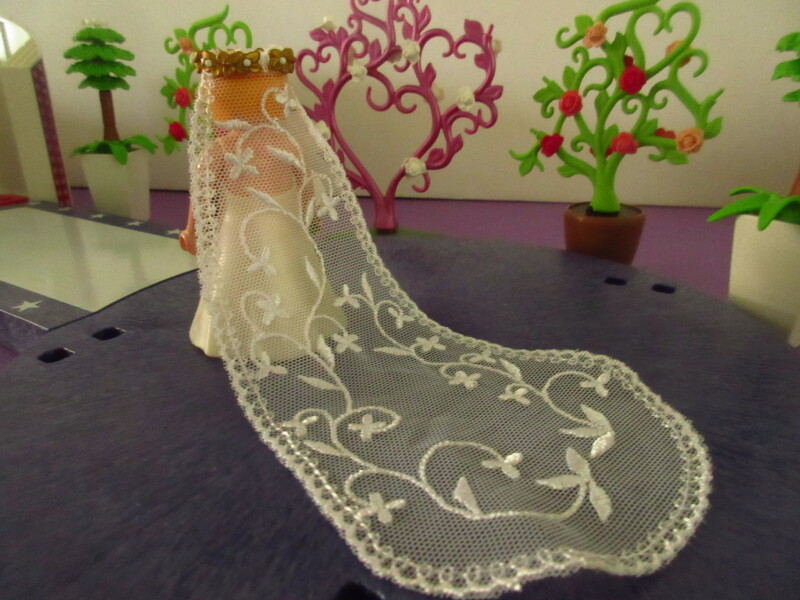 It's spring time for the Playmobil people in our house...