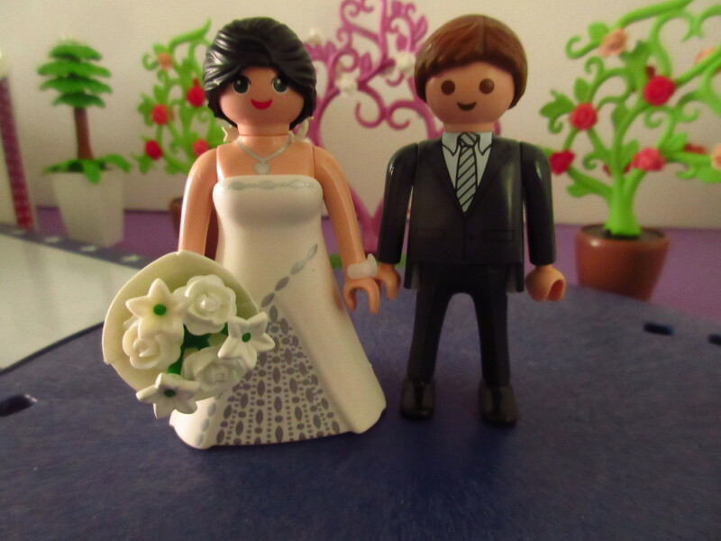 It's spring time for the Playmobil people in our house...