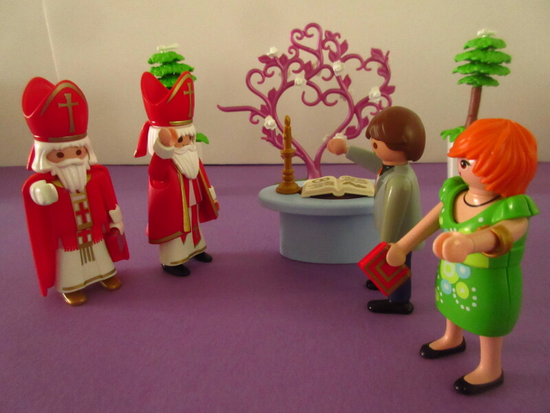 It's spring time for the Playmobil people in our house...