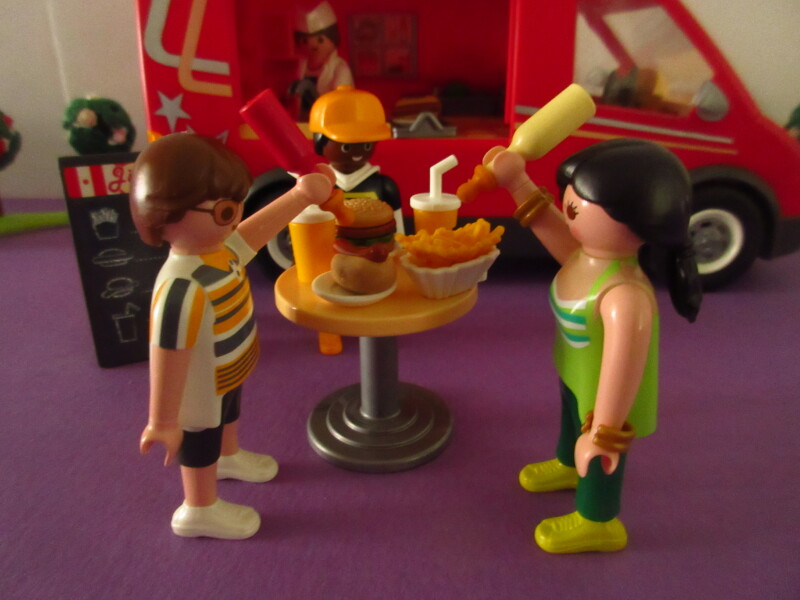 It's spring time for the Playmobil people in our house...