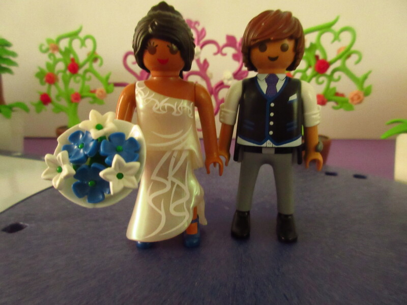 It's spring time for the Playmobil people in our house...