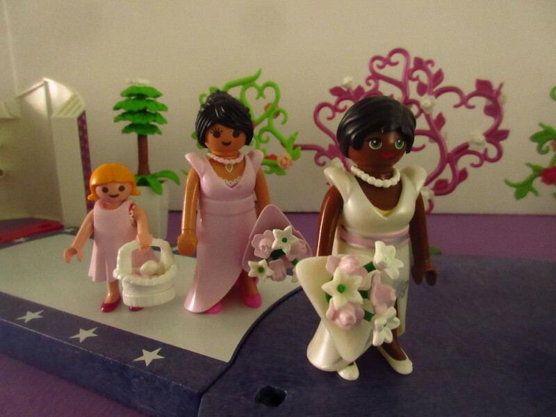 It's spring time for the Playmobil people in our house...