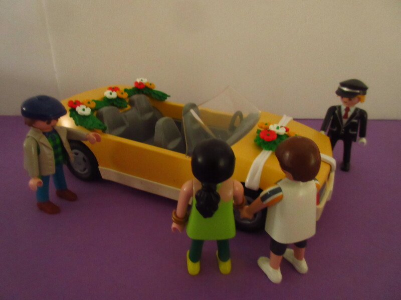 It's spring time for the Playmobil people in our house...