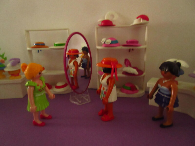 It's spring time for the Playmobil people in our house...