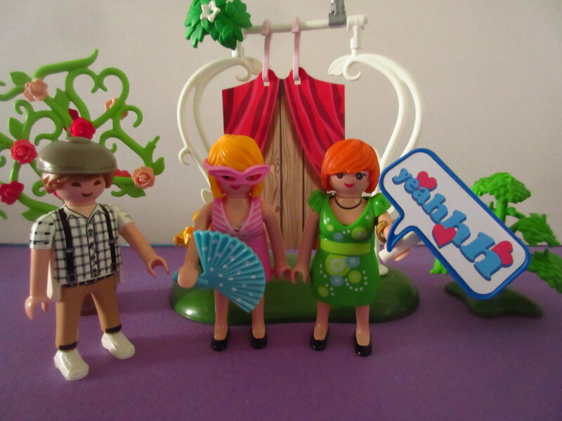 It's spring time for the Playmobil people in our house...