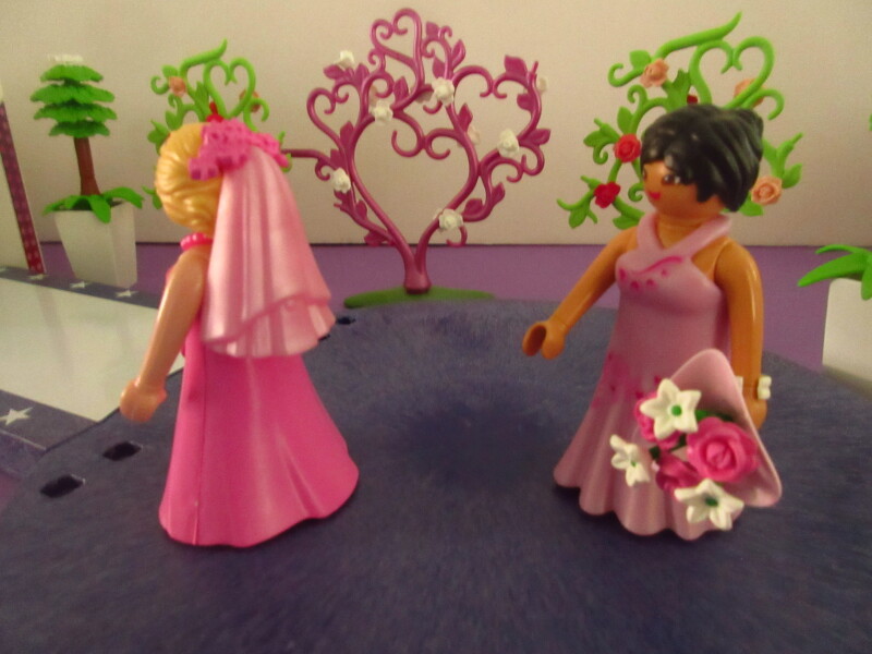 It's spring time for the Playmobil people in our house...