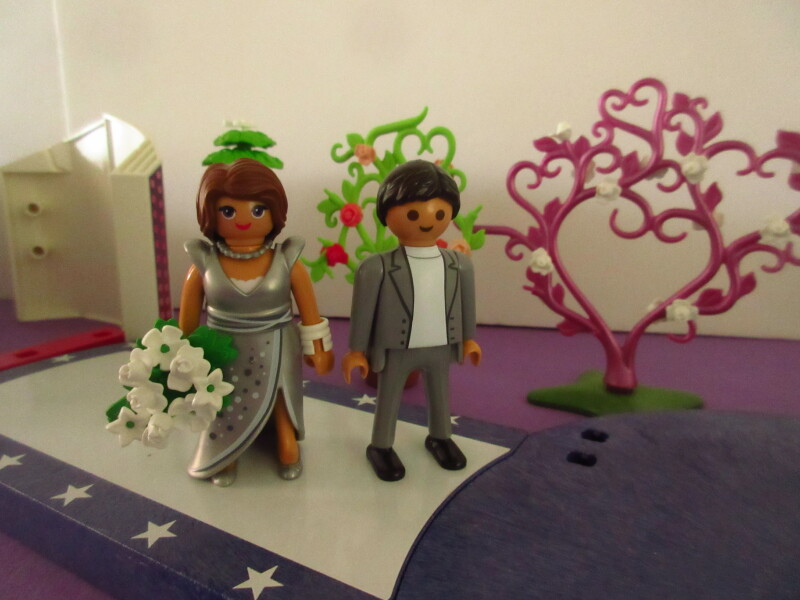 It's spring time for the Playmobil people in our house...