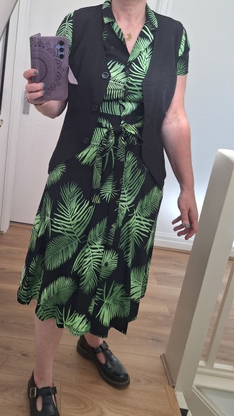 My clothes are aging me - please help?