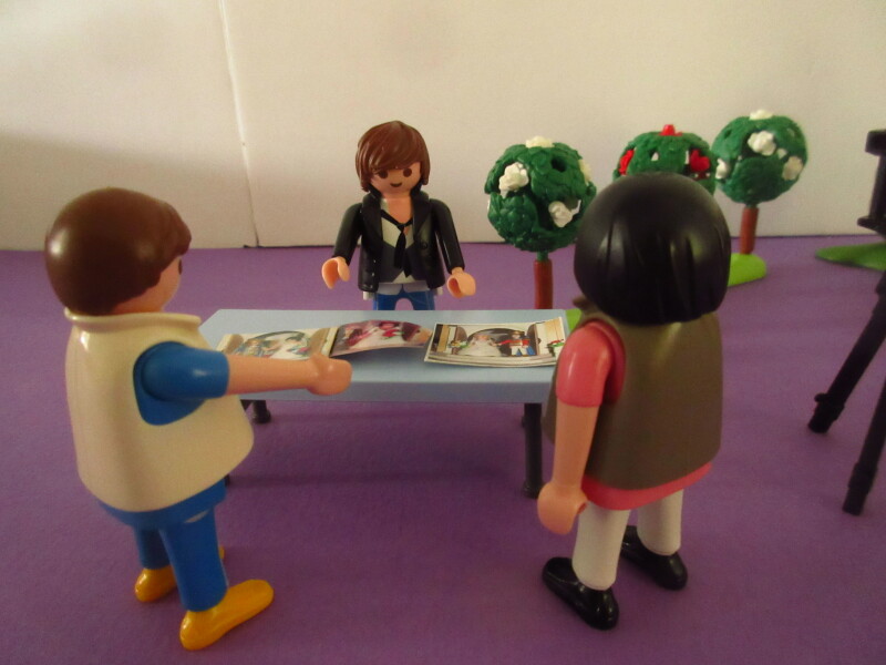 It's spring time for the Playmobil people in our house...