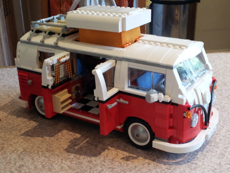 Roond and roond and up and doon - the Excellent Cats roam aboot