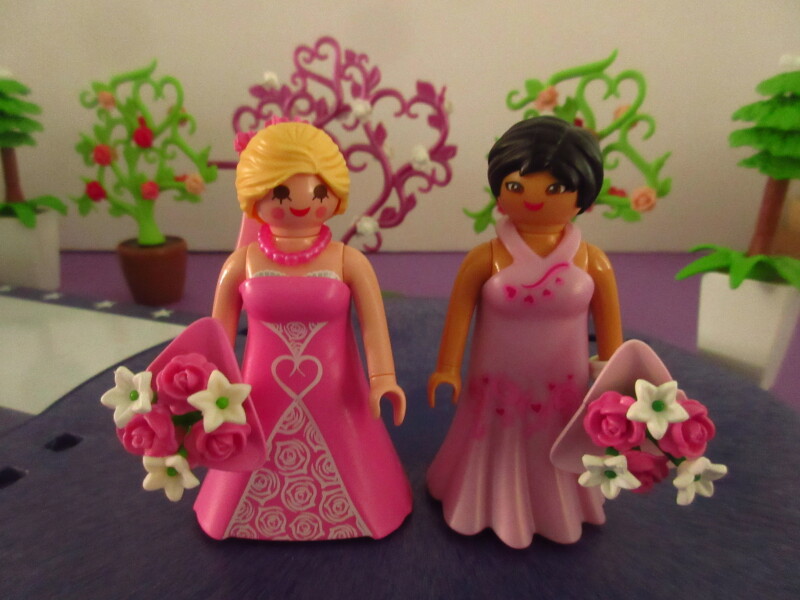 It's spring time for the Playmobil people in our house...