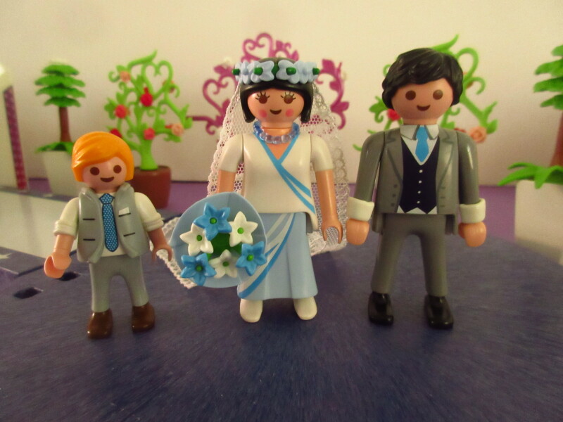 It's spring time for the Playmobil people in our house...