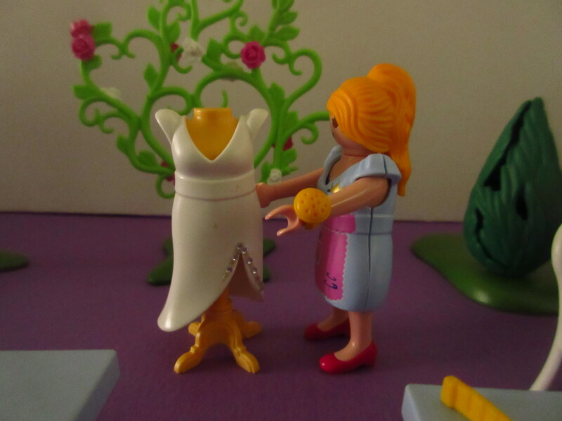 It's spring time for the Playmobil people in our house...