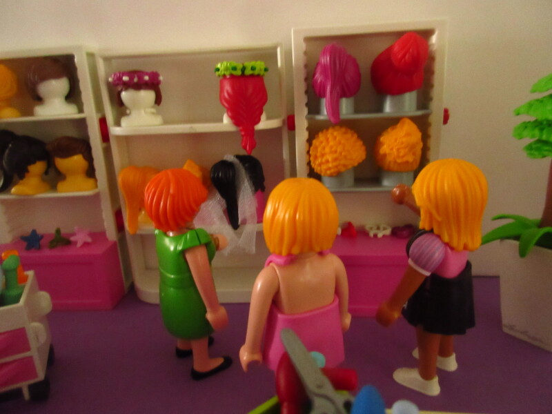 It's spring time for the Playmobil people in our house...