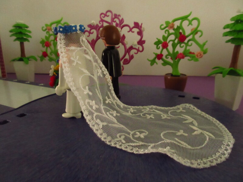 It's spring time for the Playmobil people in our house...