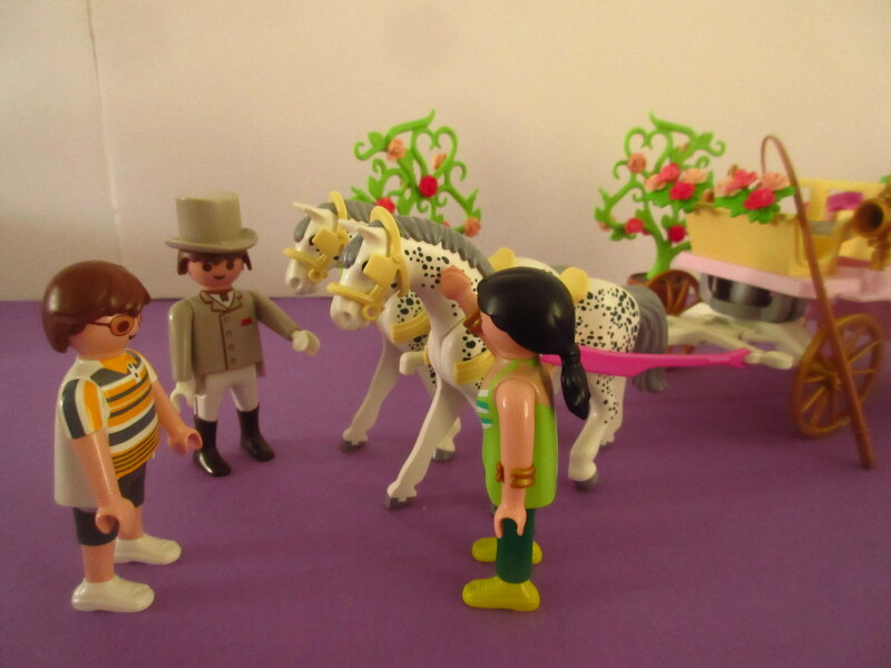 It's spring time for the Playmobil people in our house...